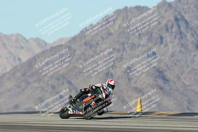 media/Dec-01-2025-Moto Forza (Mon) [[2daa91e15f]]/1-Advanced Group/Session 4 Turn 9/